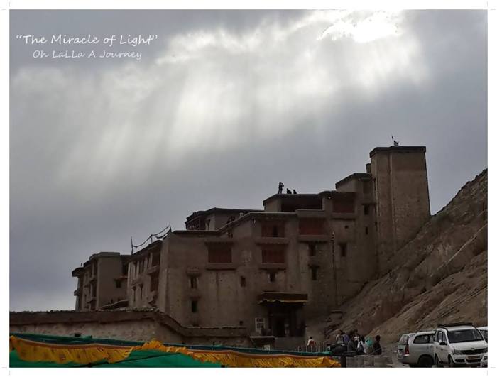 The Miracle of Light เมื่อฟ้าปิด แต่ใจเปิด สิ่งที่เกิดคือความมหัศจรรย์ ถ้าฟ้าเปิด แต่ใจปิด สิ่งที่คิดอาจไร้คุณอนันต์