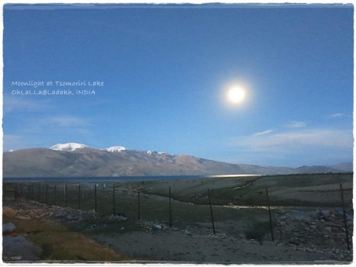 Some pictures may be beautiful but the memory will keep all little things including the story behind which made the pictures in mind much more beautiful. แสงจันทร์วันเพ็ญยามค่ำคืนของวันอาสาฬหบูชาที่ทะเลสาบ Tsomoriri งดงามในความทรงจำจนบางครั้งภาพก็ไม่สามารถบอกเล่าเรื่องราวความงามของธรรมชาติออกมาได้อย่างที่เห็นและสัมผัส