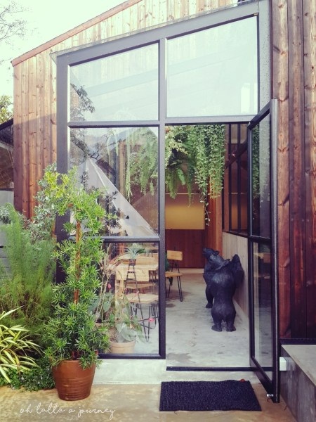 The Birders Lodge _Cafe 01